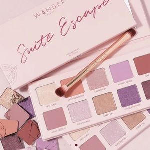 WANDER BEAUTY SUITE ESCAPE EYESHADOW PALETTE
